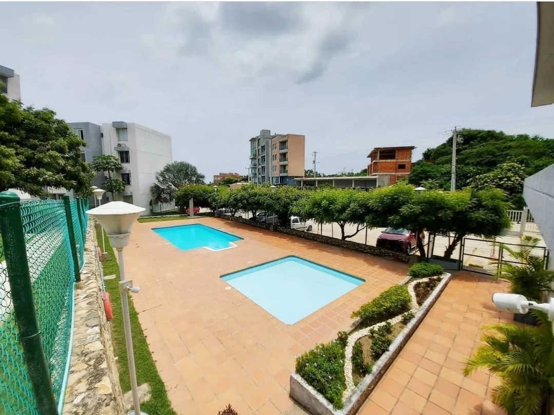 Vista de las piscinas y zona social